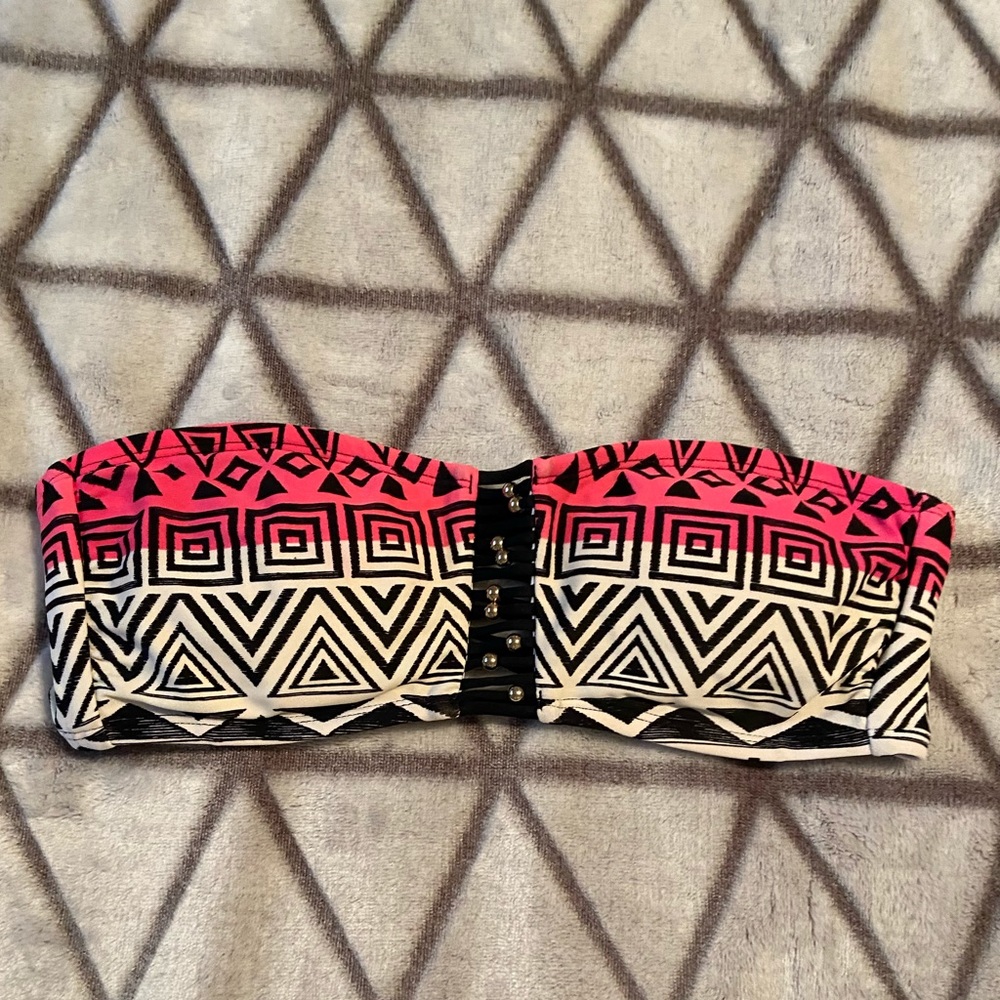 Bikini top. Bandeau / strapless